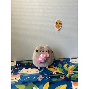Pusheen Winter Box Exclusive 2025 Mini Plush Holding Pink & White Candy NWT